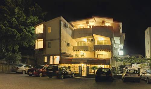 酒吧 黑山共和國 Bar 旅行折扣代码 booking.com
